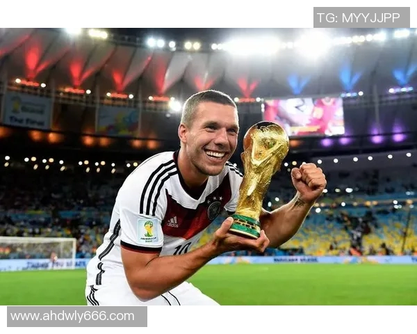 足球明星为何迟迟不敢选择退役之路的深层原因分析